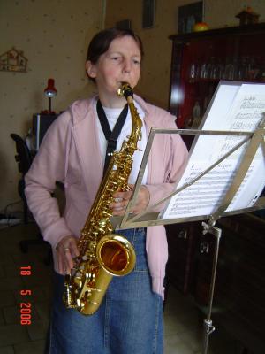 Je joue du saxophone alto